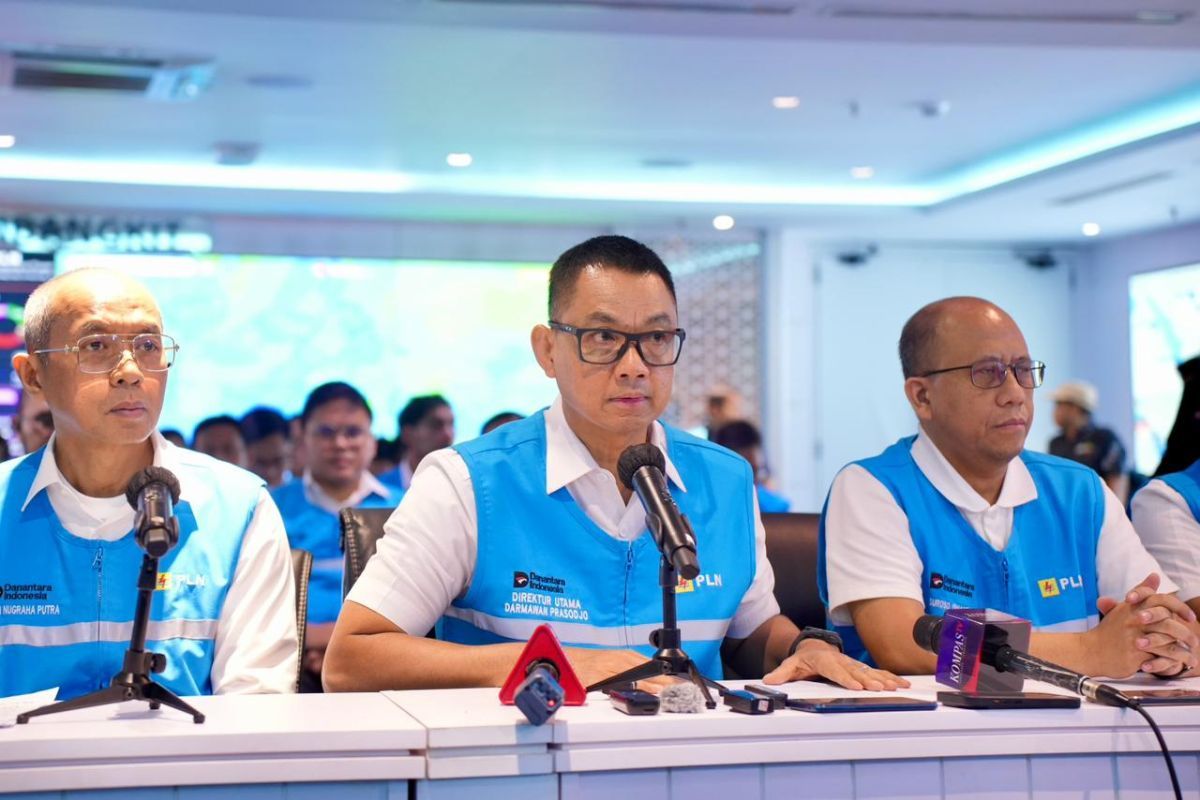 PLN klaim blackout Sumatera dikarenakan cuaca buruk